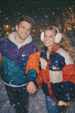 chatgpt christmas couple photo prompt 24