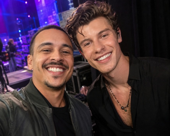 Concert Selfie With Singer Prompt