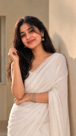 White Saree Minimalist Look
