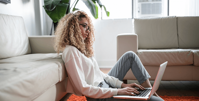 a lady edit pdf file on her computer